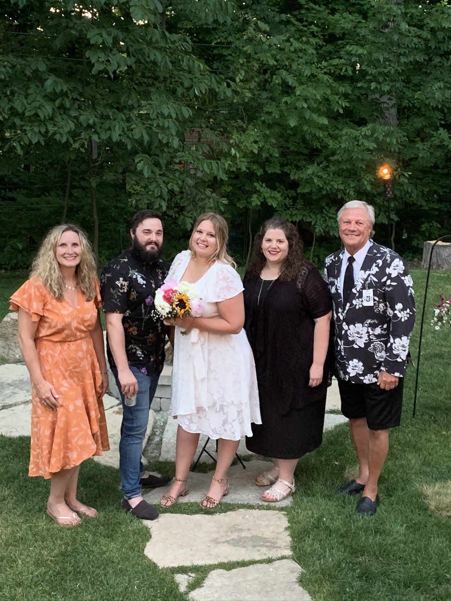 ExtraInKinder's tweet image. Had a surprise wedding last night! Kennedy Family photo! Meet Mrs. Gallegos!