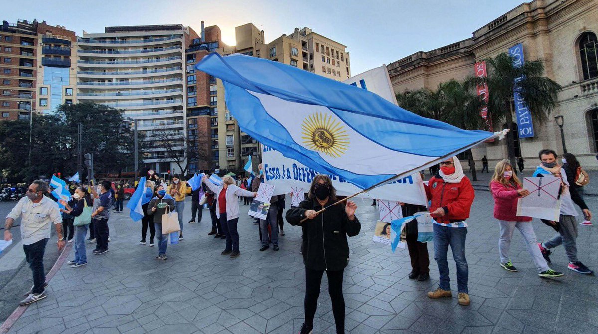 Guillodietrich's tweet photo. Somos muchos y estamos cada vez más juntos para defender nuestros sueños, las cosas que hemos logrado y a nuestra querida Argentina 🇦🇷 https://t.co/PxIUXblb7s