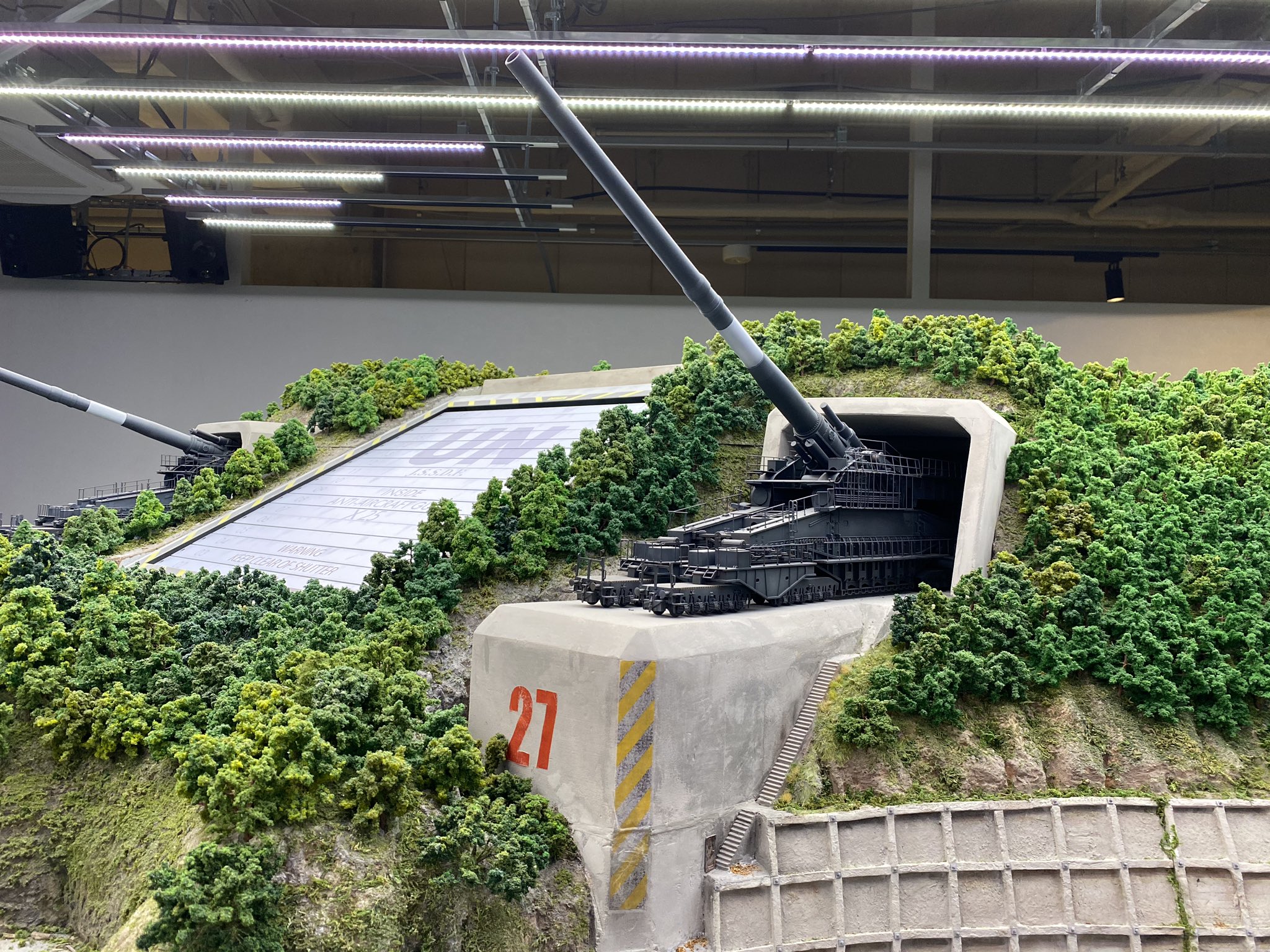 三輪木 大 Dai Miwaki エヴァの日常に兵装ビルが溶け込んでる世界観が好き過ぎるんだよなあ T Co Os2lff9dhp Twitter