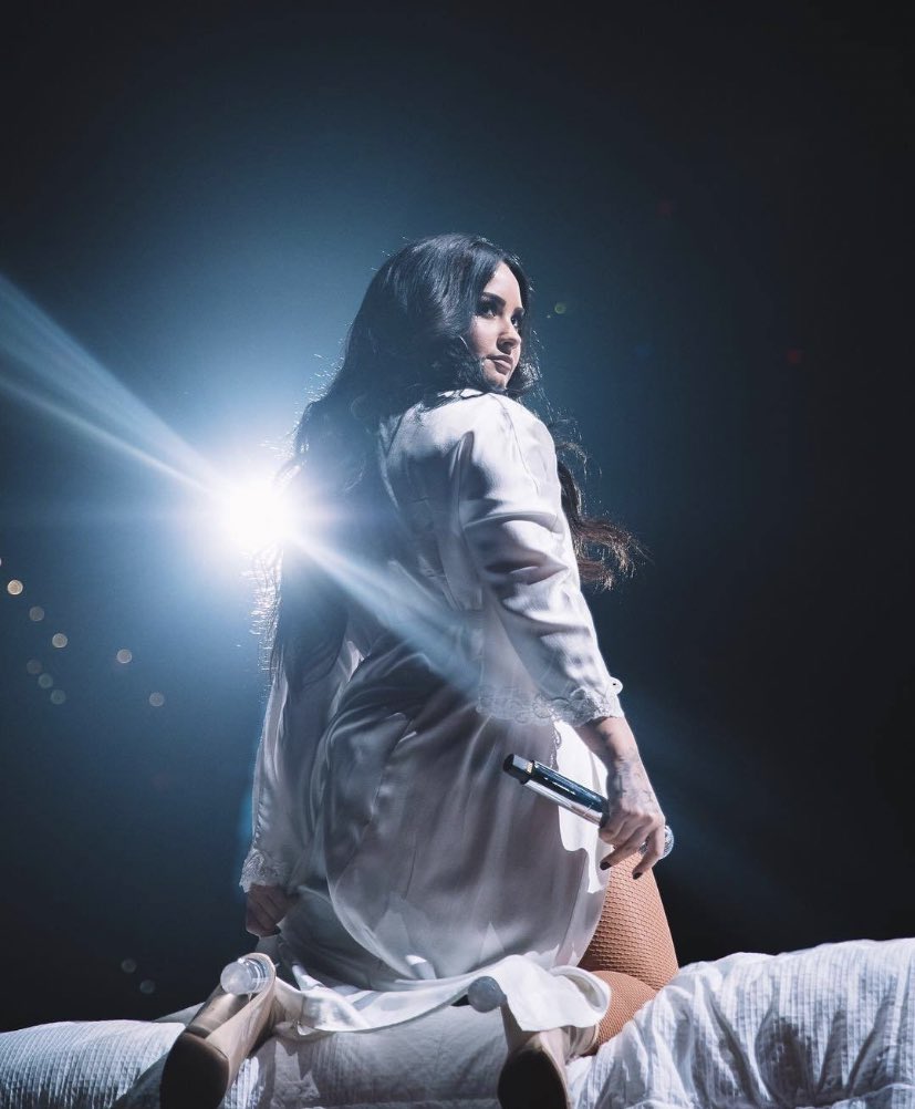  Demi Lovato: A Thread 