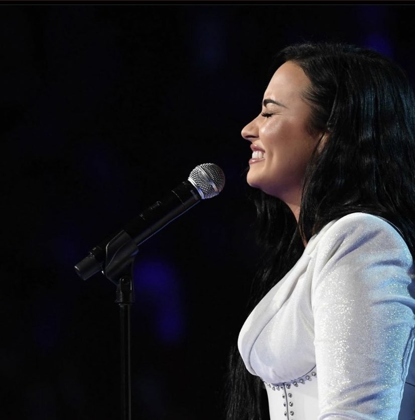  Demi Lovato: A Thread 