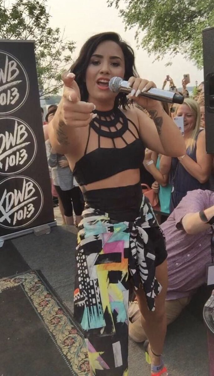  Demi Lovato: A Thread 