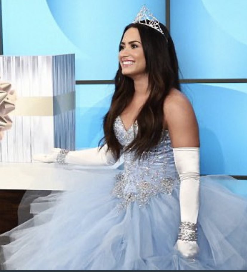  Demi Lovato: A Thread 