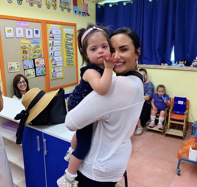  Demi Lovato: A Thread 