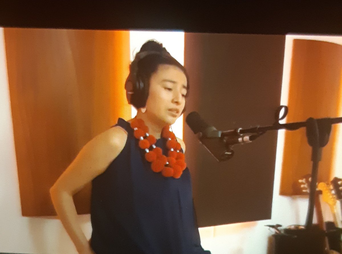 ChicaCultura's tweet photo. La bella voz de Mariela Condo cantando 'Caballito azul' 😍. #Ticinco #AlexAlvear https://t.co/P8ERmBYRkK