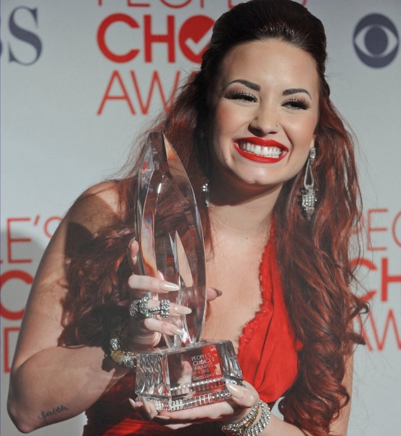  Demi Lovato: A Thread 
