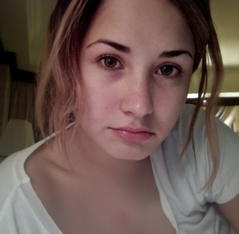  Demi Lovato: A Thread 