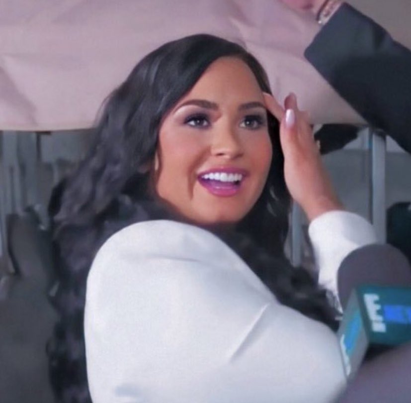  Demi Lovato: A Thread 