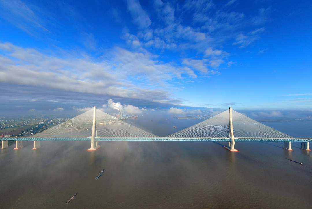 China2ASEAN's tweet photo. A new grand bridge over the #Yangtze estuary is set to open to traffic next month! The 11 km-long bridge with double-deck for automobiles and trains will connect #Shanghai and its satellite cities! #SoMagnificent! #China https://t.co/fjx1lfS0Am