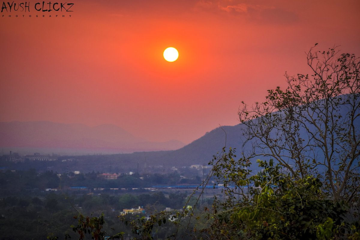 Ayush Kumar Sahu🇮🇳 (@ayushkumar_036) on Twitter photo Something beautiful is on the horizon❤
.
.
Clicked by:- <a href="/ayushkumar_036/">Ayush Kumar Sahu🇮🇳</a>
.
.
#beautiful #sunsetphotography #follow #PhotoOfTheDay #popular #ayush_clickz #orange #Summer2020 #nikonphotography #Likee #natgeoyourshot #naturelovers #NaturePhotography #nature Something beautiful is on the horizon❤
.
.
Clicked by:- <a href="/ayushkumar_036/">Ayush Kumar Sahu🇮🇳</a>
.
.
#beautiful #sunsetphotography #follow #PhotoOfTheDay #popular #ayush_clickz #orange #Summer2020 #nikonphotography #Likee #natgeoyourshot #naturelovers #NaturePhotography #nature