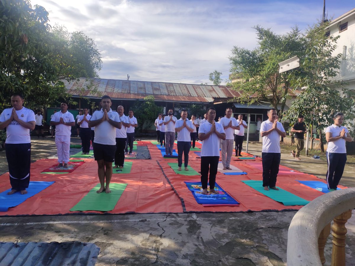 PoliceThoubal's tweet photo. Thoubal Police under the leadership of Superintendent of Police Dr. S Ibomcha Singh observing International Yoga Day in District Police Headquarters, Thoubal
@NBirenSingh @LMKhaute https://t.co/Guw3XdBMev