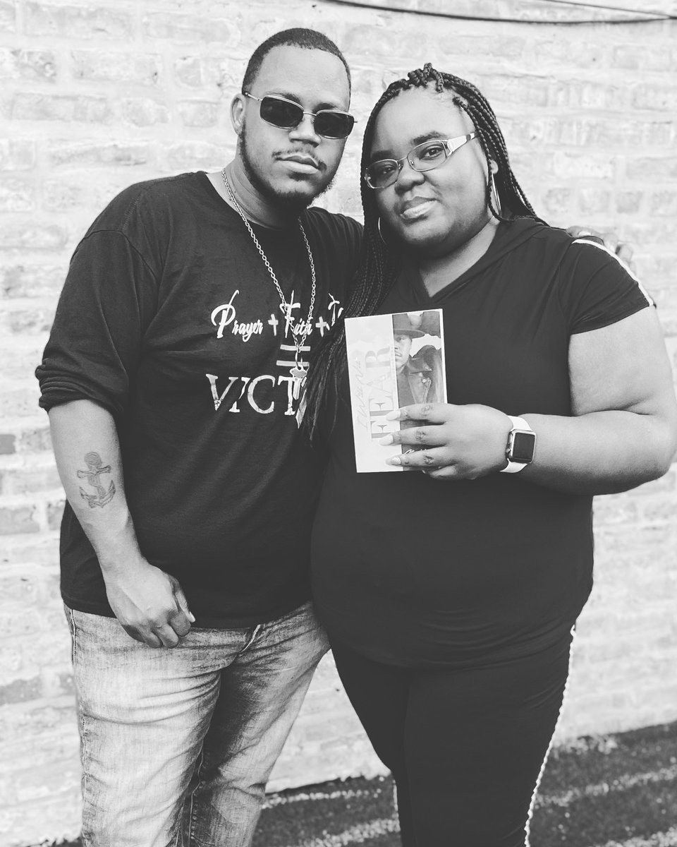 bjspeakz's tweet photo. Thanks #FearLessFam for the support.

      ORDER A SIGNED COPY TODAY 

👉🏾 https://t.co/SOxX0ofhaJ 👈🏾

***************************************
“Your Past Has Passed, Now Pickup Your Bags &amp; Keep It Moving” 

#prayer #dailydevotions #christiandevotional #bookgram #motivationalwords https://t.co/DB2lbZnExy