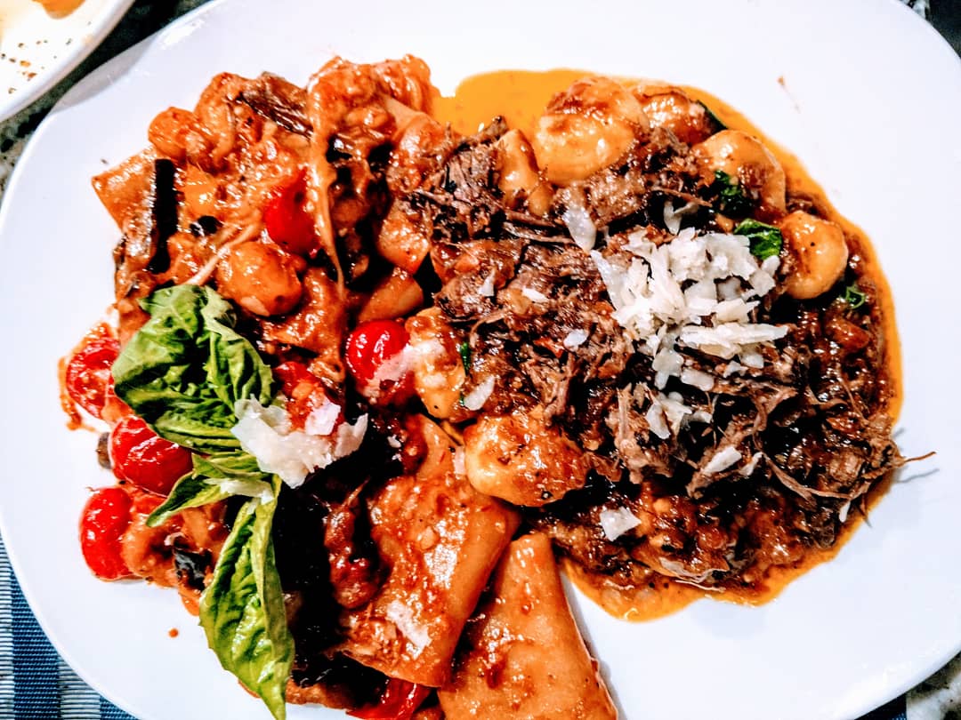 erikk292mke's tweet photo. Great #socialdistancing dinner filled with delicious Robin specials along with catching up with @Cyn0921 while welcoming new #Milwaukeeans to the community at @SanGiorgioMKE. https://t.co/37UgNHhXRe