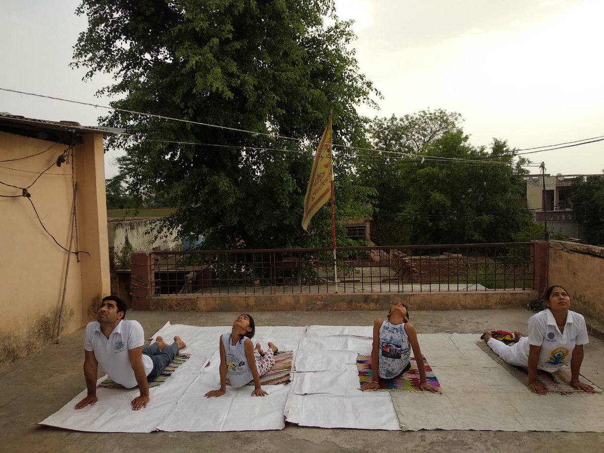 rohilla_babita's tweet image. #HarGharYoga#YogaAtHome#InternationalYogaDay