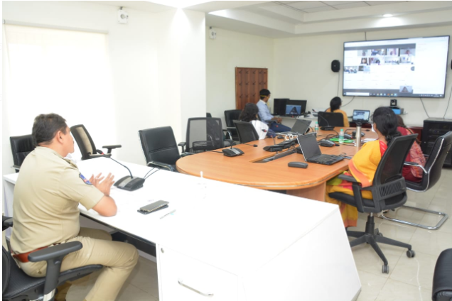 MKSC_Malkajgiri's tweet photo. @RKSC_Rachakonda  in Collaboration with #Rachakonda_Commissionerate conducted #Virtual_Webinar session to create awareness, instill confidence, develop courage and improve resilience among women facing several issues.
@CyberCrimeRck @She_TeamRCK1 @Satishvads
@DassGunalan https://t.co/WbtTnHzLxt