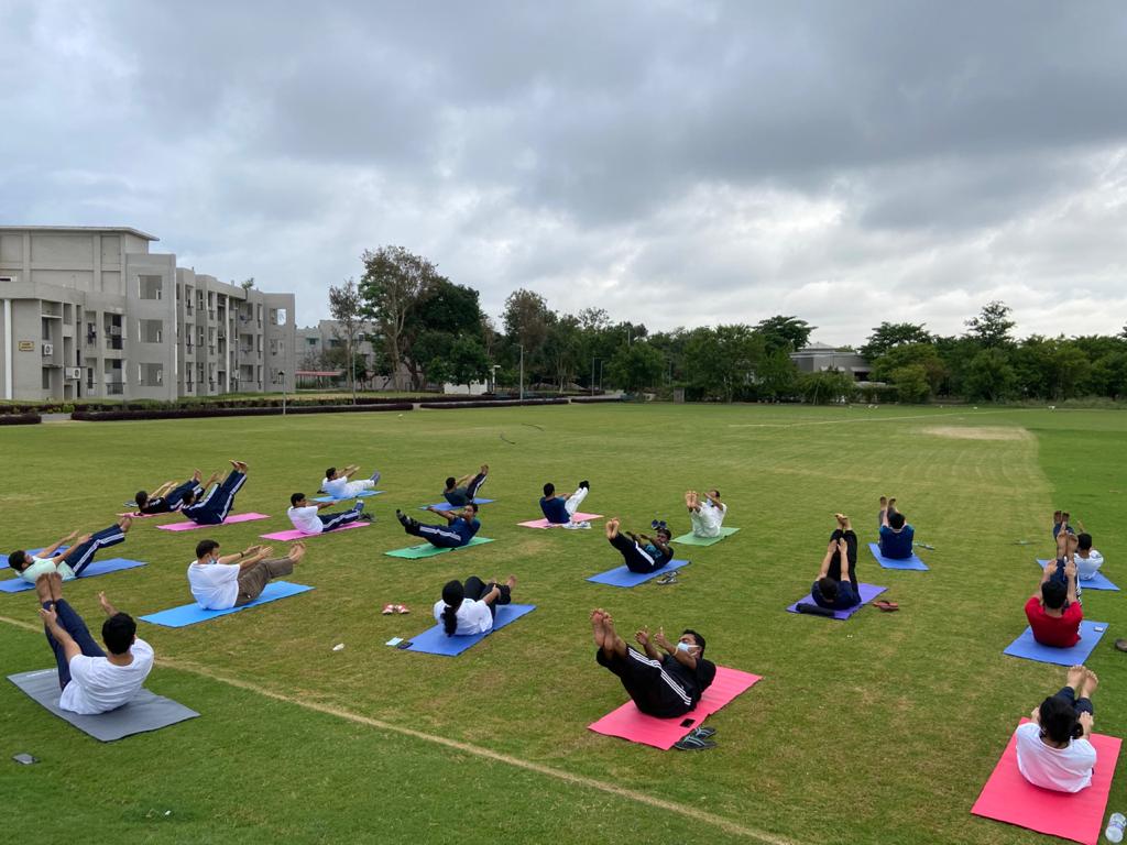 IRTS_unofficial's tweet photo. Young trainee #IRTS officers practicing Yoga asanas on #Internationalyogaday2020 at IRITM, Lucknow.

Let us all pledge to make #YogaForLife an integral part of our daily being for a strong body and spirited mind in service of the nation. Jai Hind! https://t.co/UH4PTUIf6S