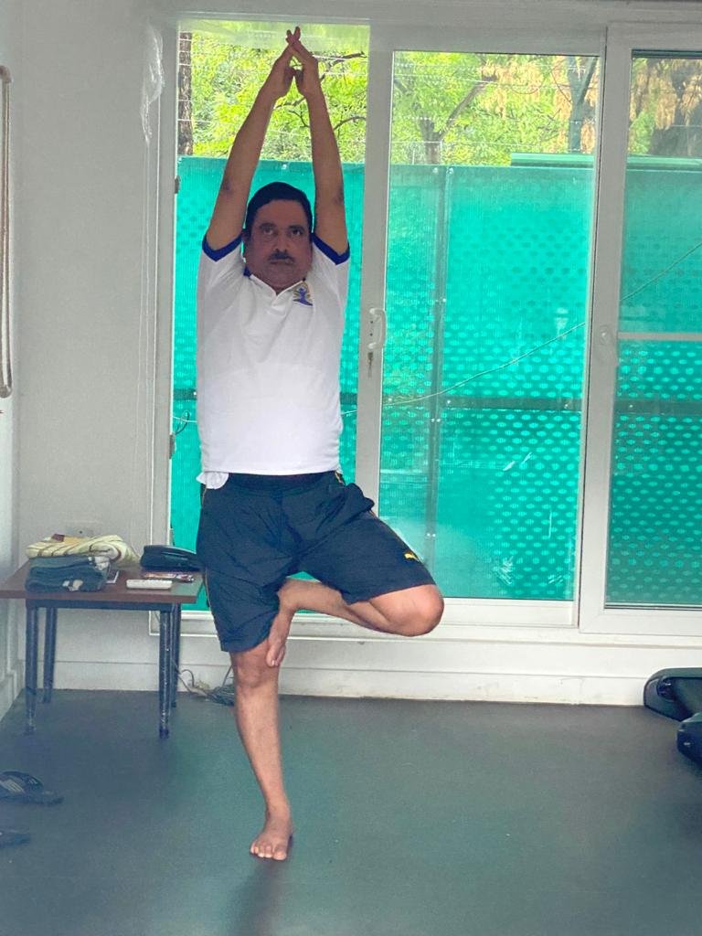 JoshiPralhad's tweet photo. #Yoga helps in boosting our immunity and is most effective way to fight against #COVID19. Let's make yoga a regular part of our life and build a healthy nation.
#InternationalYogaDay https://t.co/aTTON0Ygu9