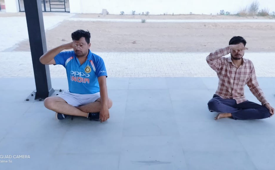 Mukeshk83040794's tweet image. नहीं होती है उनको बीमारी, जो योग करने की करते समझदारी #YogaAtHome #hargharyoga