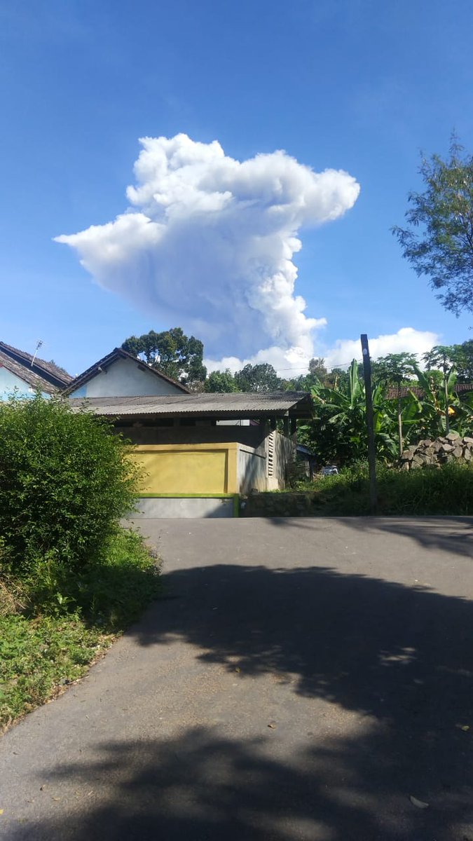 SupriEkoEko1's tweet photo. Bismillah semoga aman aamiiin
#savemerapi #merapi #gunung https://t.co/McIJcgiewW
