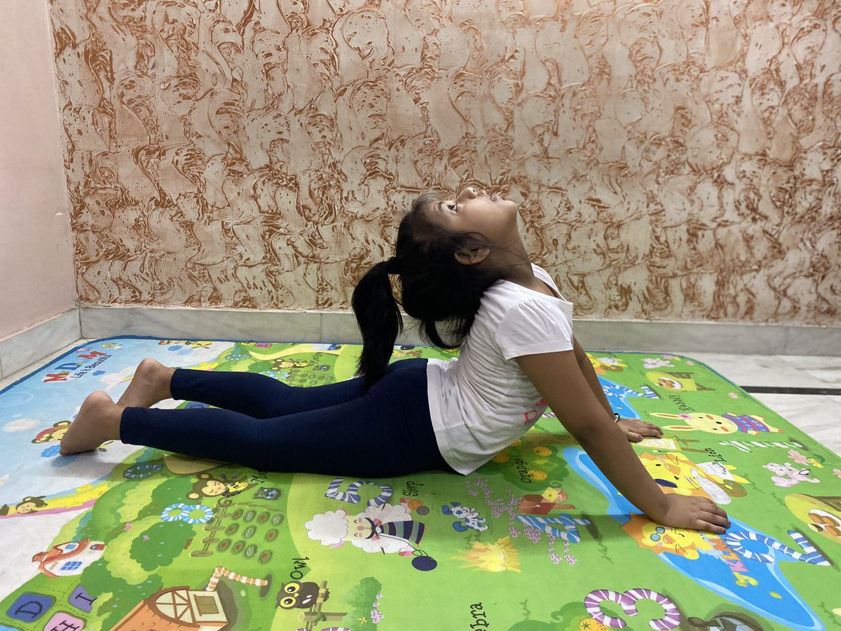 drramvictor's tweet image. My daughter doing yoga #InternationalYogaDay  #MyLifeMyYoga #hargharyoga