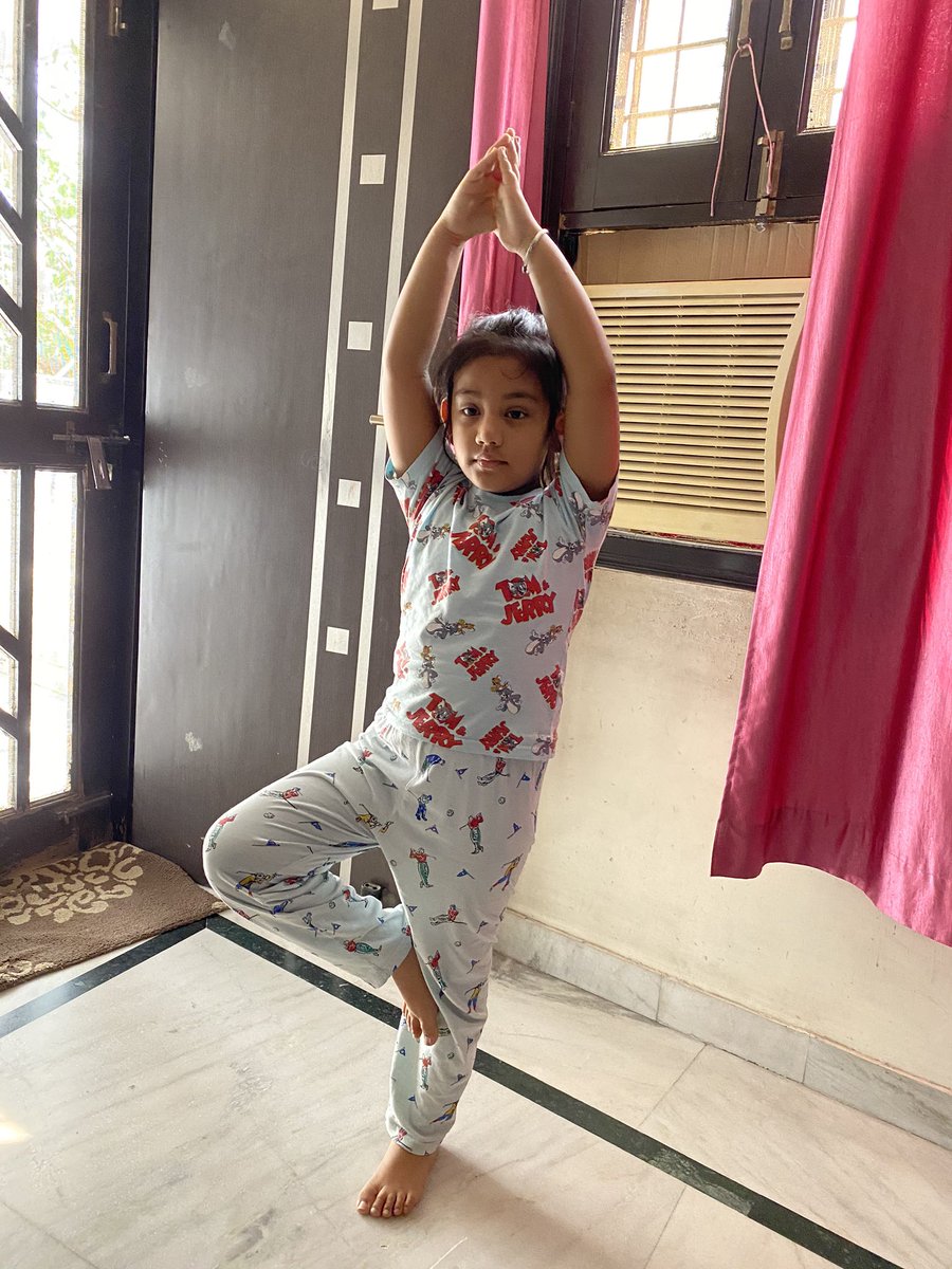 drramvictor's tweet image. My daughter doing yoga #InternationalYogaDay  #MyLifeMyYoga #hargharyoga