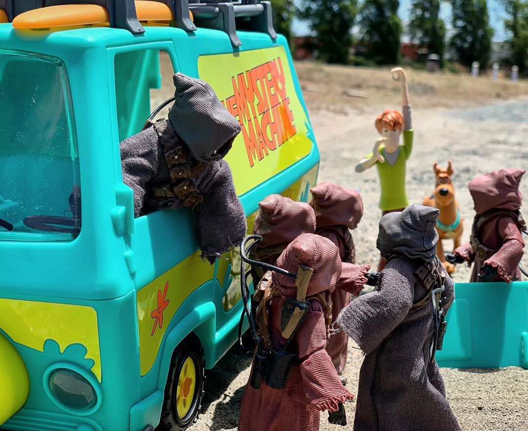 Posted @withregram • @wherethetoysare “Like, not cool man! Not cool!!” 🚐🏃🏽
(Thanks to @lance_peter_x34 for the Scoob™️ figs @stephenhf for making me get out & play 🙌🏽😘)
#starwars #theblackseries #scoobydoo #jawa #utinni #jackup #toyboners #toypic_community