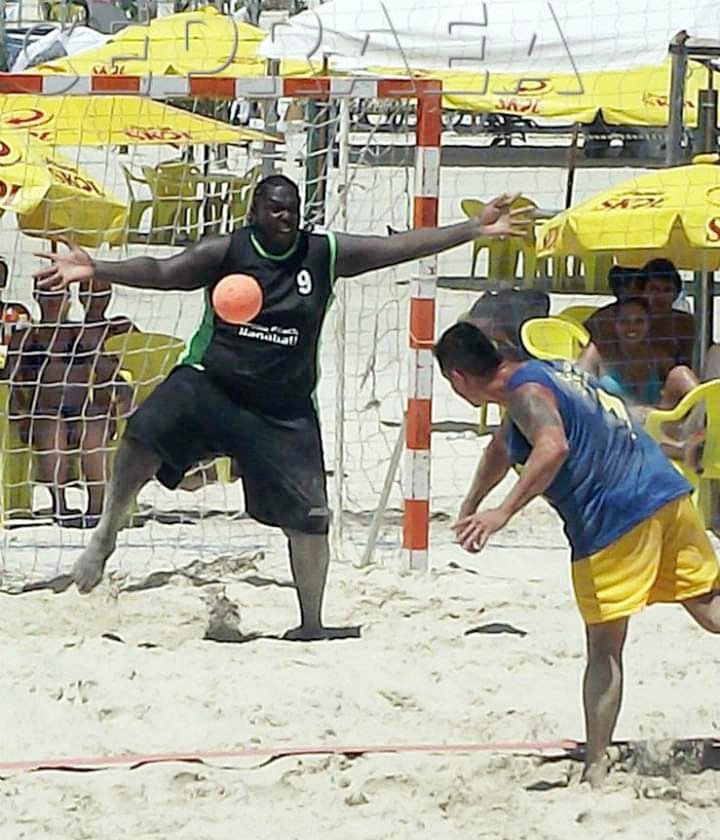 arenabeachhand's tweet photo. Feliz aniversário, Jorjão! 🎊🎉🎈🎁🎂🍰👏🏻
#parabens #felizaniversario #félizcumpleaños #buoncompleanno
#joyeuxanniversaire #allesgutezumgeburtstag #happybirthday #arenabeachhandball #handeboldeareia #beachhandball #iplaybeachhandball #balonmanoplaya #andeboldepraia #handbeach https://t.co/lzJnkycL4Z