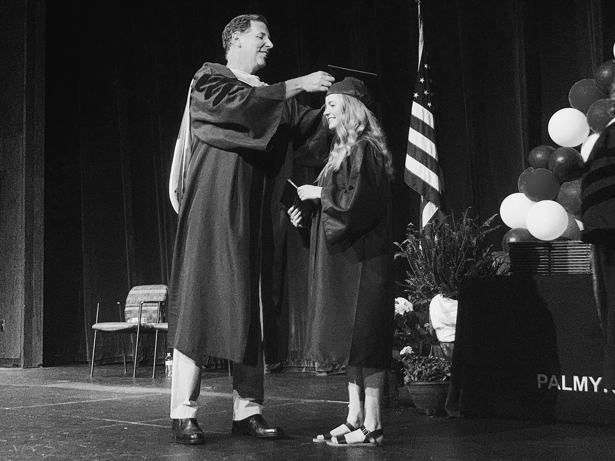 encougarment6's tweet photo. Hey phs :,) my time is done and I could not have been happier and blessed this past year running the SIXTH year of phs enCOUGARment🎓🖤 #ontoanewone @kassytyn signing out ! https://t.co/N63cHp0EpQ
