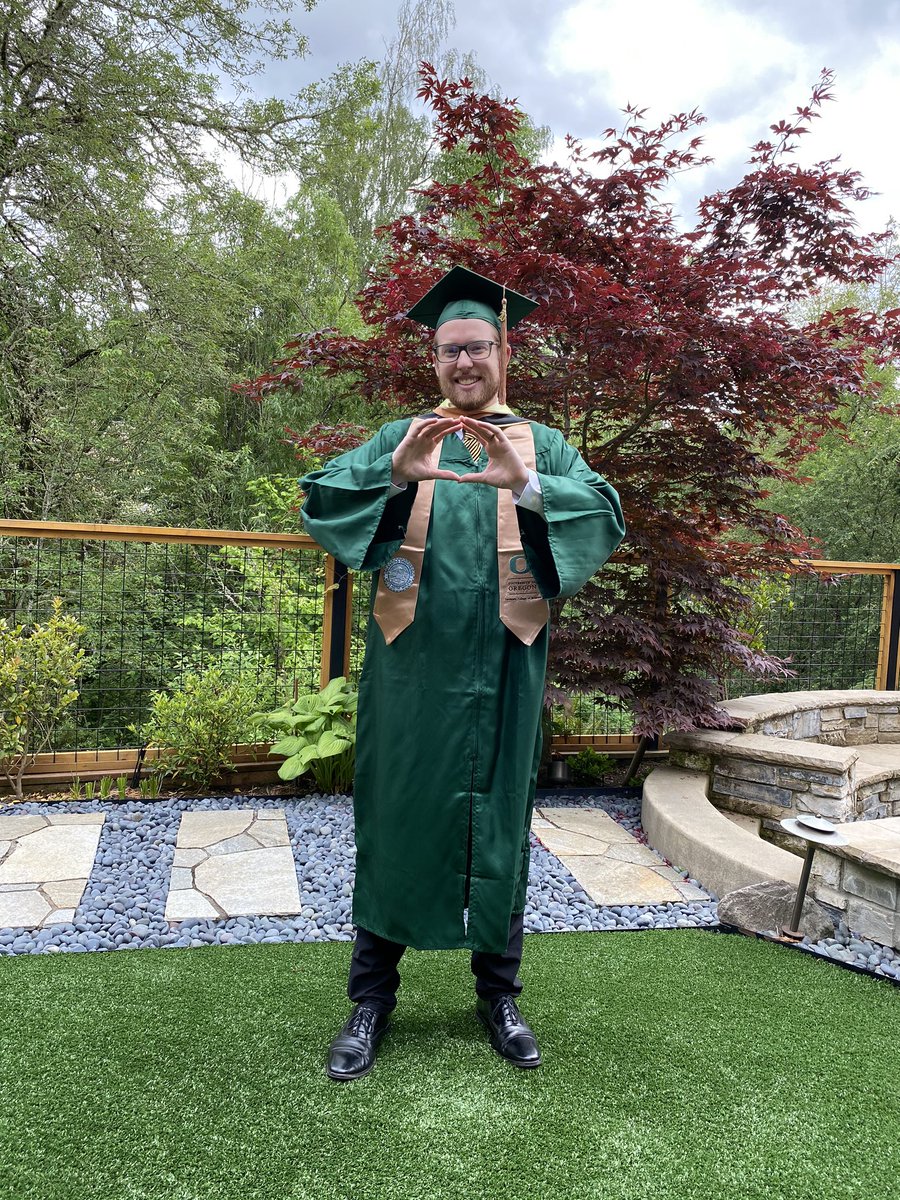 zjnewsom's tweet photo. Zach Newsom, MBA
#duckgrad20 https://t.co/2sqy5MPjOX