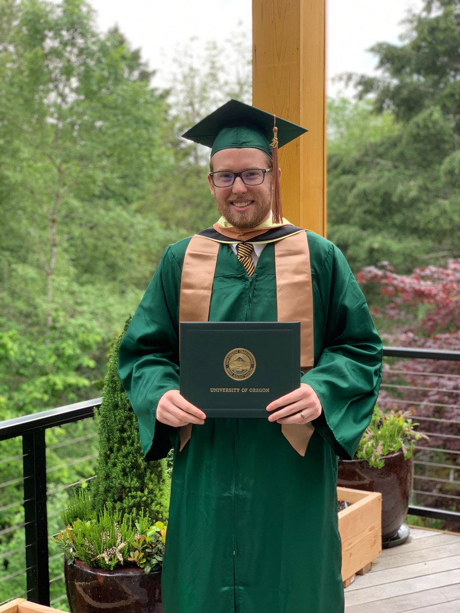 zjnewsom's tweet photo. Zach Newsom, MBA
#duckgrad20 https://t.co/2sqy5MPjOX