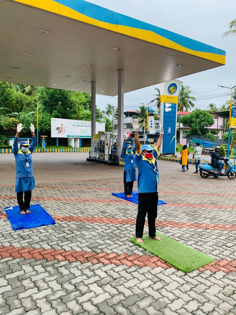 BPCRetailCalicu's tweet photo. #Internationalyogaday2020 
#YogaForAll 
@cmdbpcl @singharunbpcl @8singhi @narendramodi @PetroleumMin @dpradhanbjp @BPCRetailKerala @BPCRetailSouth https://t.co/Db0Xehwp9h
