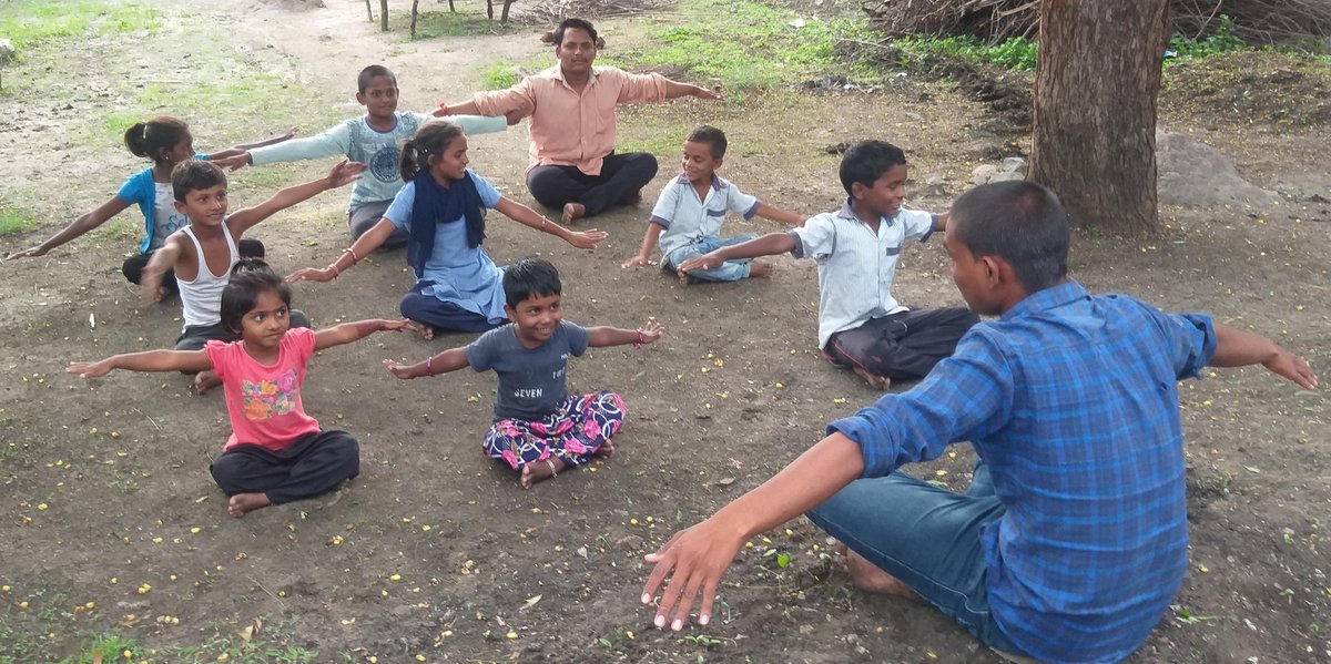 Sahebrao1994's tweet photo. @moayush #CYP2020 #NYKS SANKALP YOUTH FOUNDATION SINGNAPUR TQ.UMRI DIST.NANDED 21 JUNE INTERNATIONAL YOGA DAY https://t.co/XeYsOaZQNk