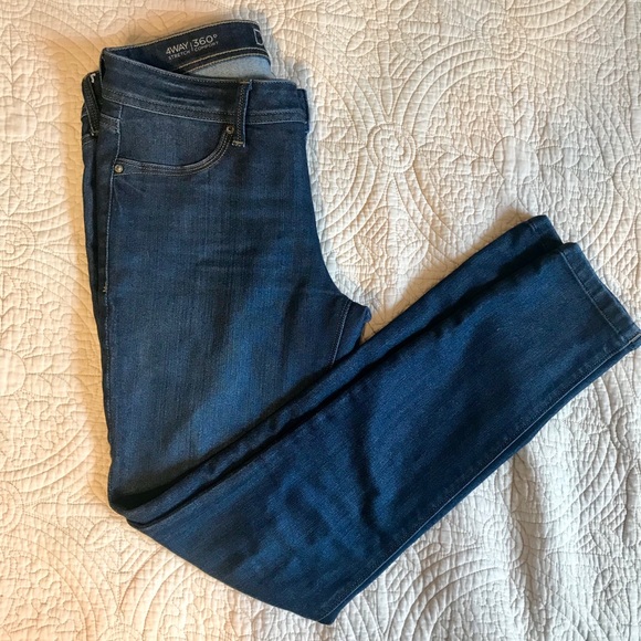 mbetts0314's tweet photo. So good I had to share! Check out all the items I'm loving on @Poshmarkapp from @elle8130 #poshmark #fashion #style #shopmycloset #luckybrand #dl1961: https://t.co/4UlhiVztLn https://t.co/v0uzaT2dI1
