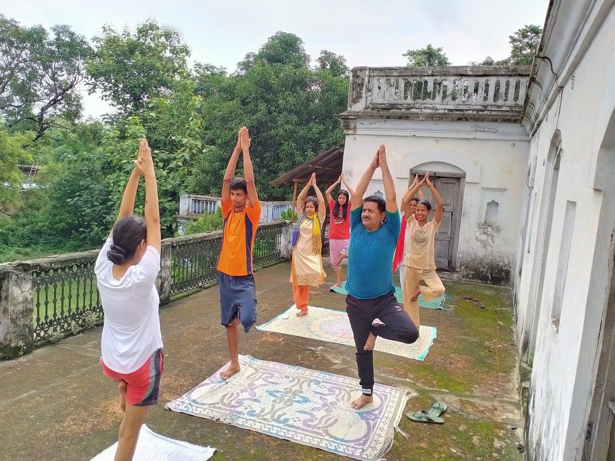 AjayPrakashCho3's tweet image. अंतरराष्ट्रीय योग दिवस  #CSCPeYoga #IdoYogaatHome  @CSCUttarPradesh