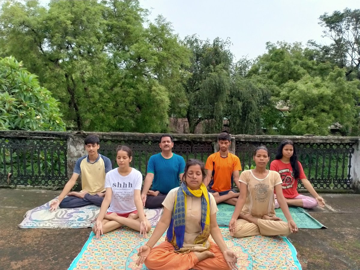 AjayPrakashCho3's tweet image. अंतरराष्ट्रीय योग दिवस  #CSCPeYoga #IdoYogaatHome  @CSCUttarPradesh