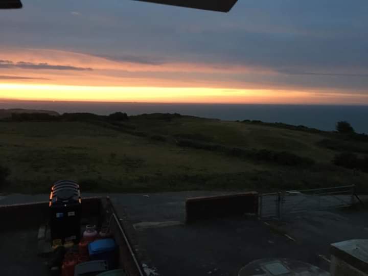 GuidingSussexE's tweet photo. Good morning! ππ
#MidsummerMadness2020 #virtualsleepover #girlguidingsussexeast #girlguidinguk #girlguiding #stayinghome #guideleaders #girlguides #somethingtoshoutabout #campingathome https://t.co/G0FdHNxrK0