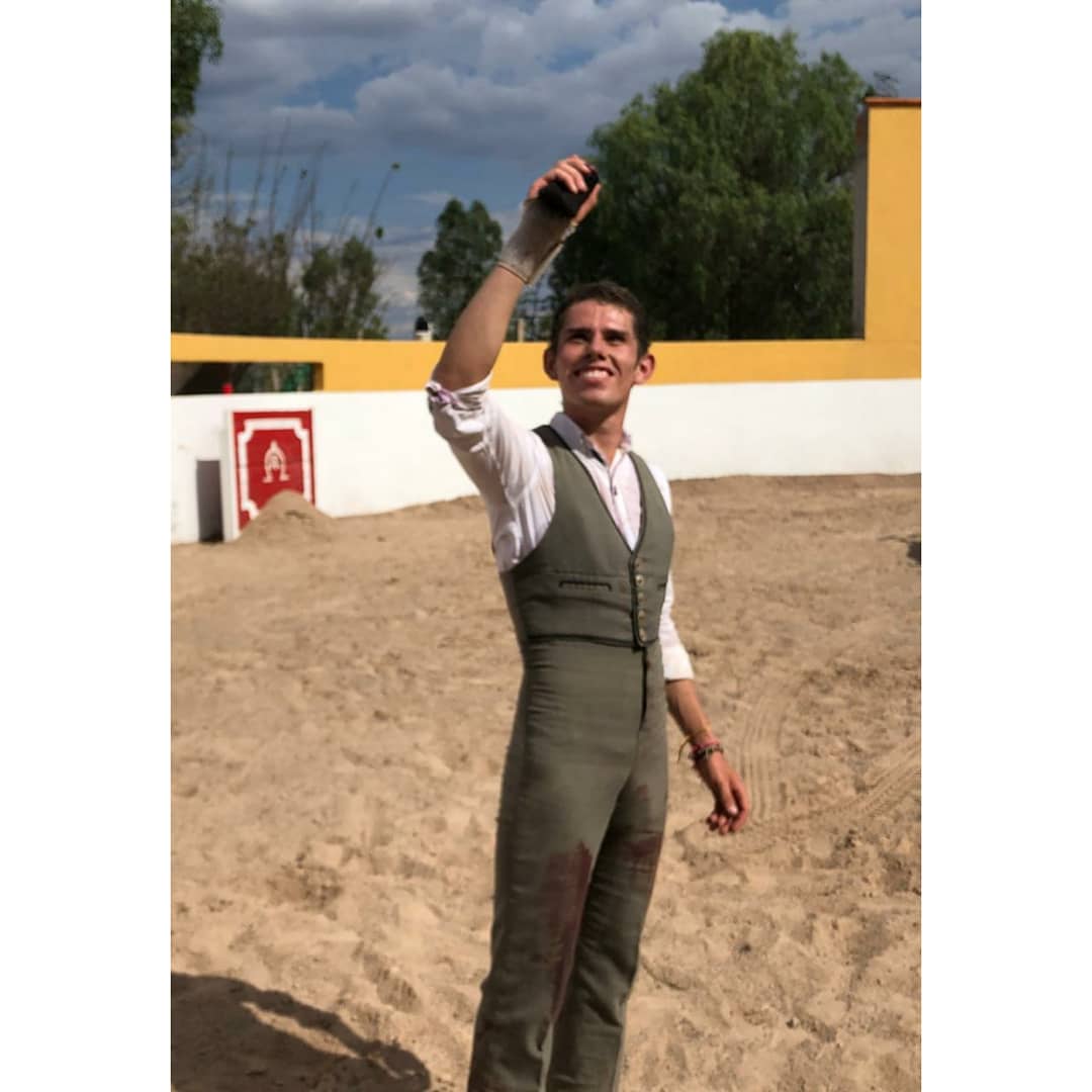 Diego Garmendia cortó una oreja en el cortijo "Los Robledo"
.
.
.
#DiegoGarmendia