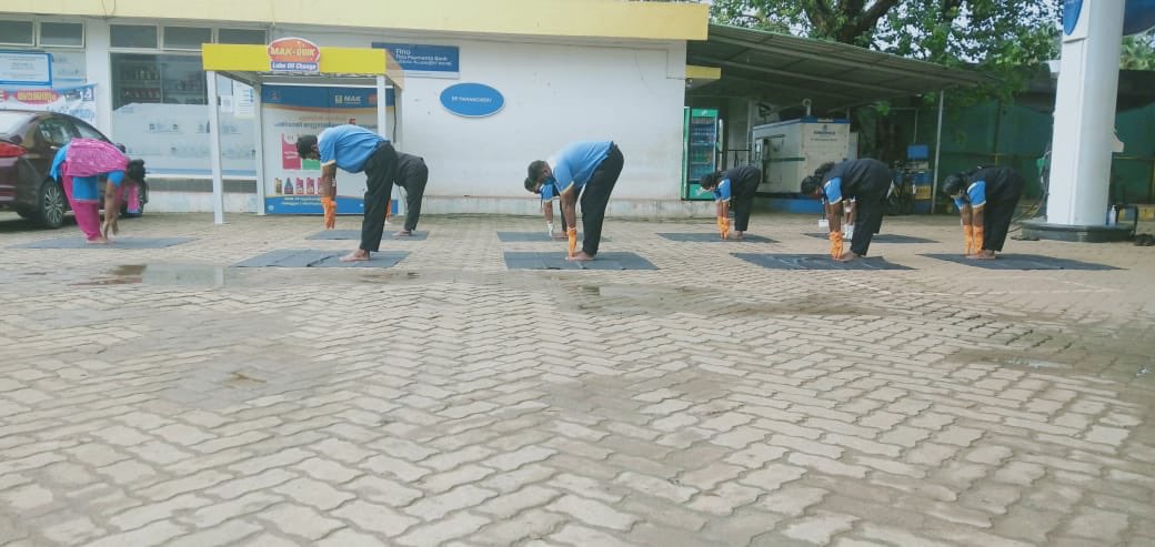 RetailBpcl's tweet photo. #Internationalyogaday2020  
Celebrations in Ernakulam Territory  @singharunbpcl @8singhi @PetroleumMin @dpradhanbjp @BPCRetailKerala @BPCRetailSouth @BPCLRetail @BPCLimited https://t.co/gEMhsy7FCB