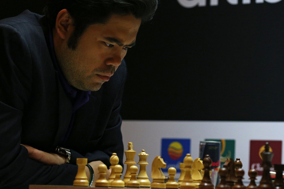 verge's tweet image. Chess is blowing up on Twitch trib.al/LuzOjQp