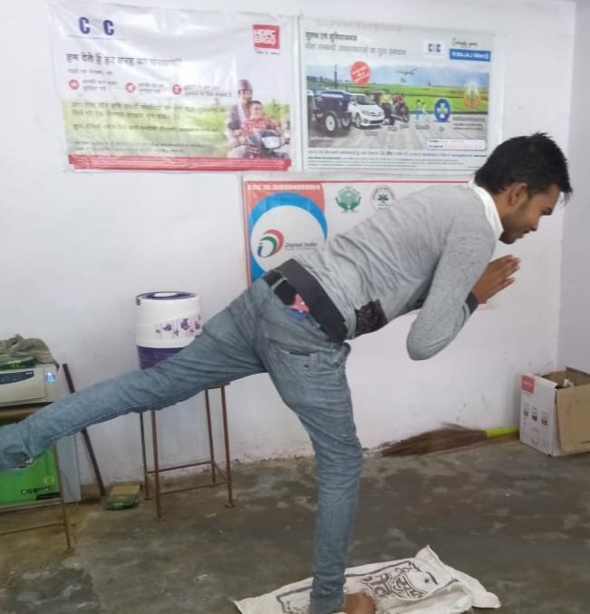 LOKESHPRATAPYA1's tweet image. Balrampur, U.P.
Doing yoga at CSC Center by VLE Ravi Pratap.
CSC Celebrate International Yoga Day 2020.

#CSCPeYoga
#IDoYogaAtHome
@CSCegov_
 @CSCUttarPradesh 
@Promo131292 
@divyadarshan08