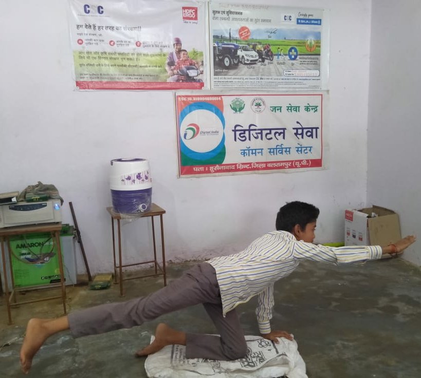 LOKESHPRATAPYA1's tweet image. Balrampur, U.P.
Doing yoga at CSC Center by VLE Ravi Pratap.
CSC Celebrate International Yoga Day 2020.

#CSCPeYoga
#IDoYogaAtHome
@CSCegov_
 @CSCUttarPradesh 
@Promo131292 
@divyadarshan08
