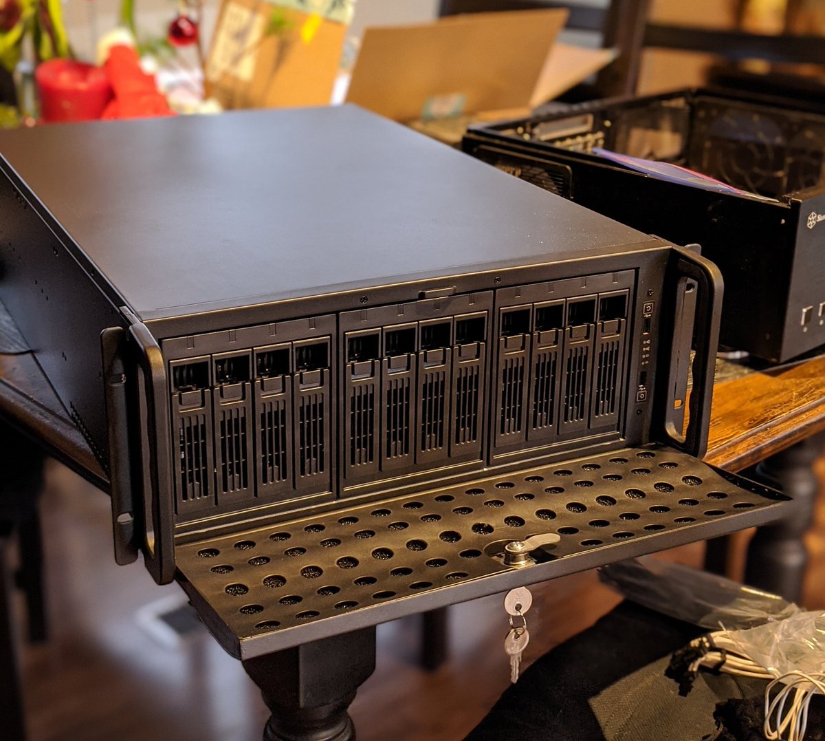 Linus Tech Tips tweet media