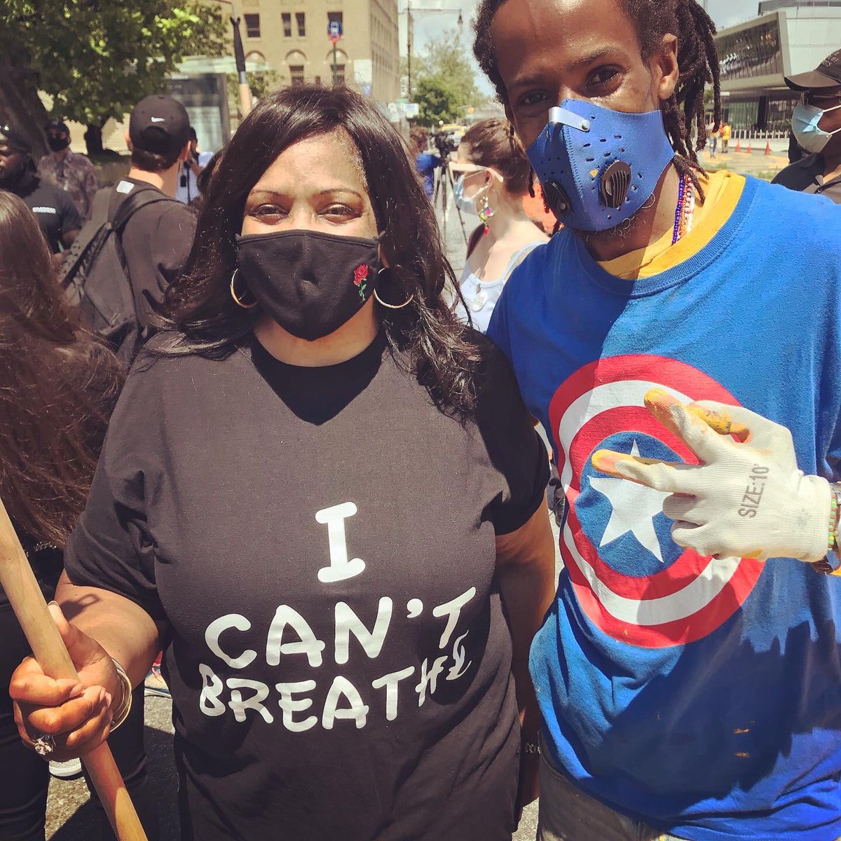 SonofLoveDeity's tweet photo. BLACK LIVES MATTER STATEN ISLAND! #blmstatenisland #thepeoplesartist #eltonleonard #StatenIsland #DeBlasio #debirose https://t.co/PbEy2lhoZo