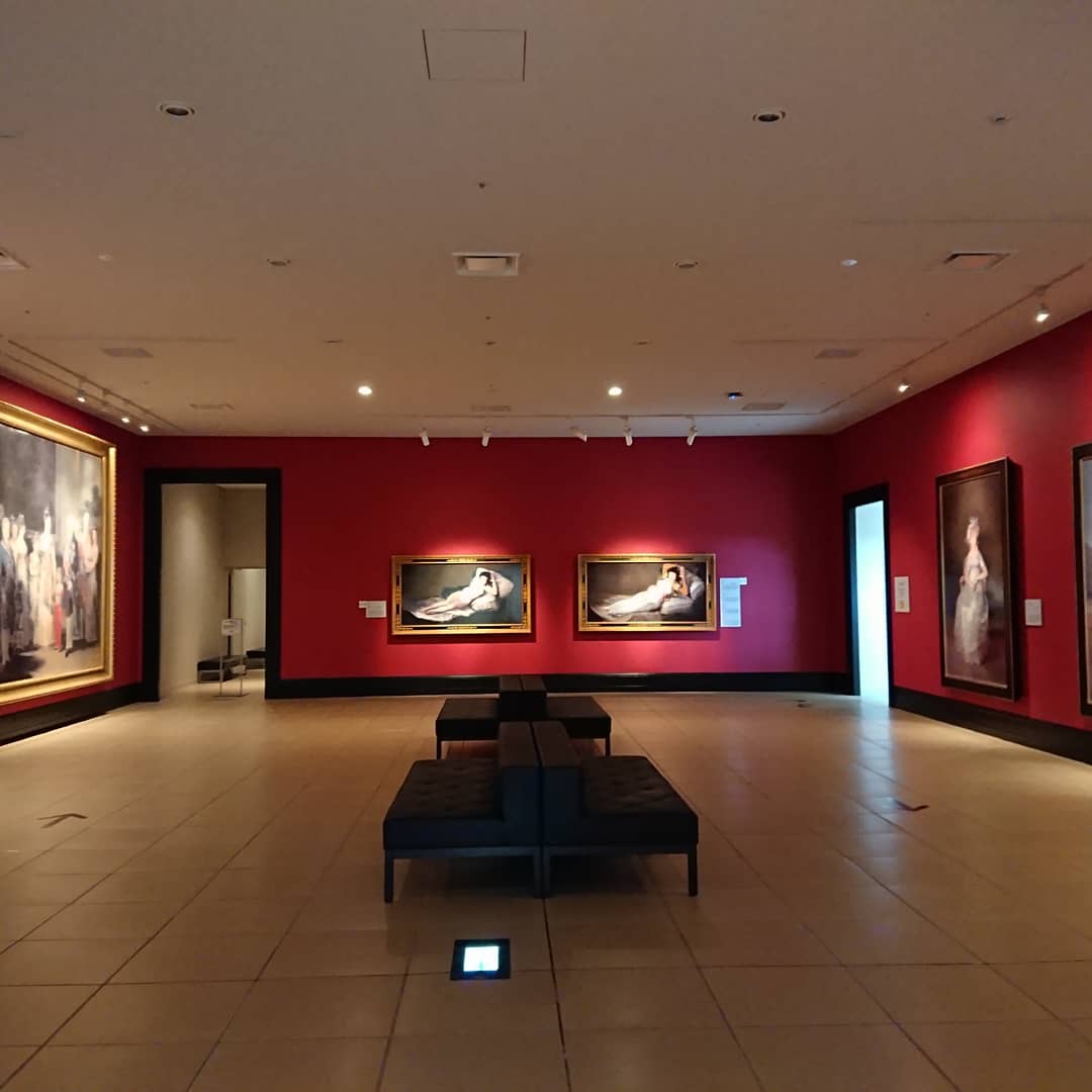 Otsukamuseum على تويتر 臨時休館中は 多くの展示室の壁紙を作品や時代に合ったものに貼り替えました 地下1階ゴヤのお部屋も ワインレッドの壁紙に変わっています 7 24 順次公開の映画 プラド美術館 驚異のコレクション でもプラドを代表する三大巨匠の一人