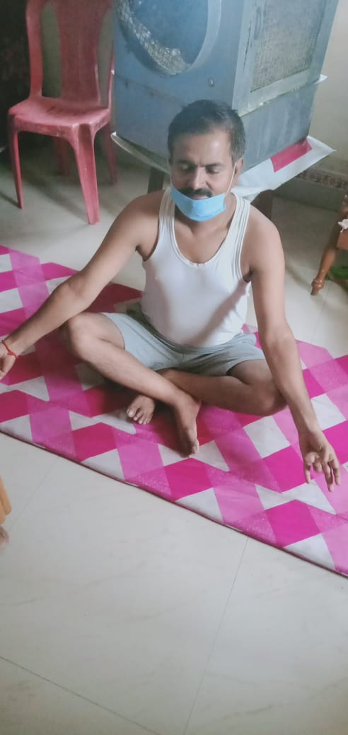 LOKESHPRATAPYA1's tweet image. Balrampur, U.P.
Doing yoga at Home by VLE Rajesh Kumar Gupta.
CSC Celebrate International Yoga Day 2020.

#CSCPeYoga
#IDoYogaAtHome
@CSCegov_
 @CSCUttarPradesh 
@Promo131292 
@divyadarshan08