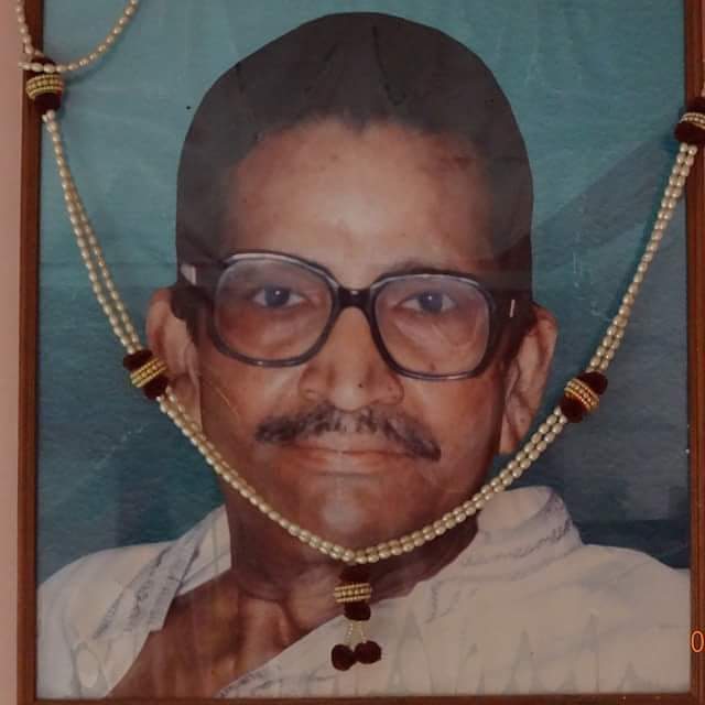 धरती सा धीरज दिया और आसमान सी उंचाई है
जिन्दगी को तरस के ईश्वर ने ये तस्वीर बनाई, हर दुख वो बच्चों का खुद पे वो सह लेतें ,
उस ईश्वर के साक्षात् रूप को हम पिता कहते। आप सदा हमारी यादों मे रहेंगे।
🙏🏻शत शत नमन 🙏🏻
#FathersDay #पितृदिवस https://t.co/KVtnvzb3Qq
