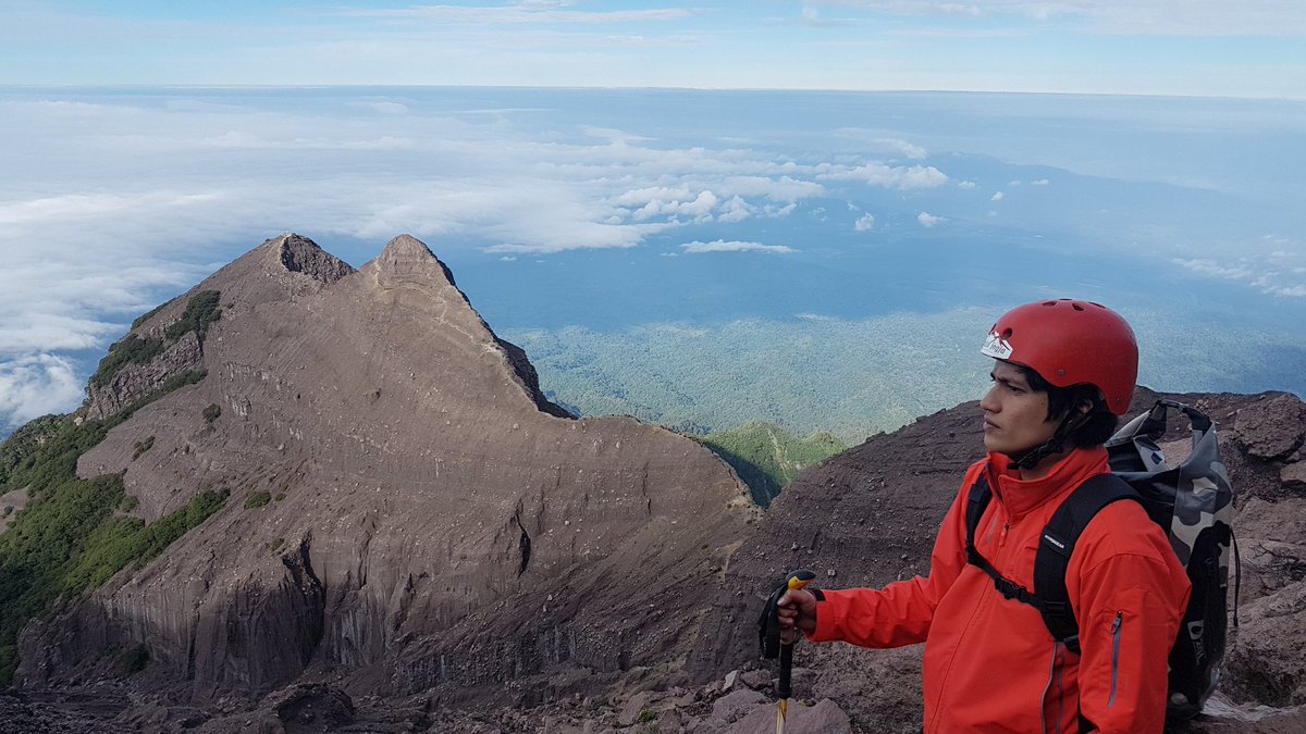 Menantang tapi ngangenin.
Kalimat yang tepat untuk Gunung Raung.
.
.
🌏 Gunung Raung, Banyuwangi, Jawa Timur, Indonesia
.
.
#gunungraung #meraung #visitbanyuwangi #pesonaindonesia #gunungindonesia #pendakigunung #travelblogger #explorejawatimur