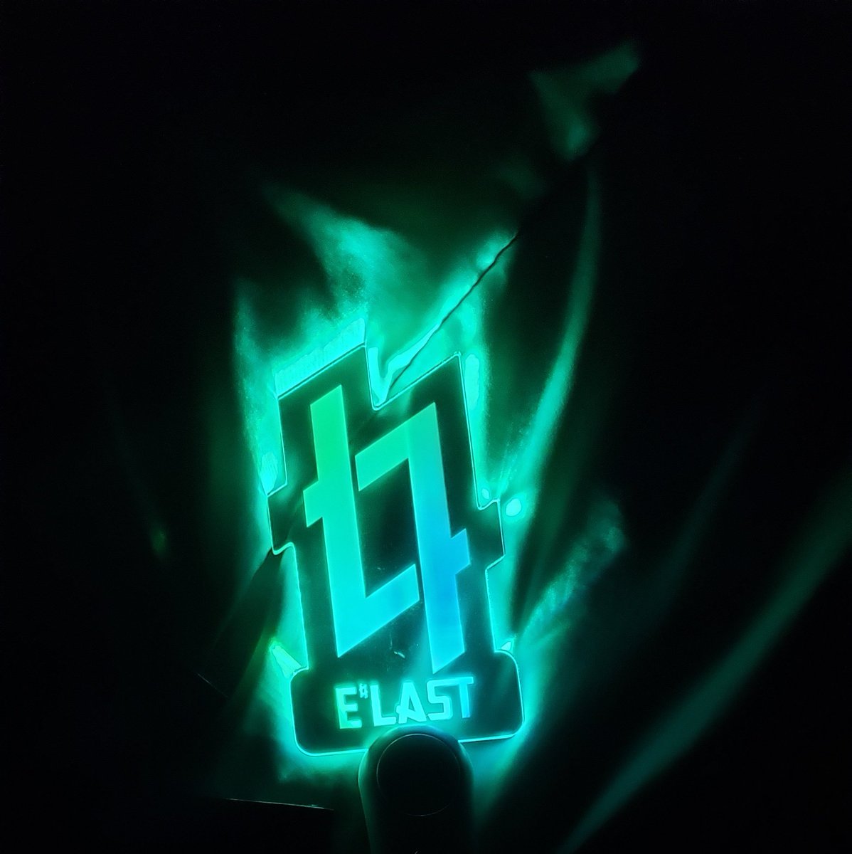 a2tiny's tweet photo. She's on fire.
โฎ
@ELASTofficial #ELAST #ELASTdebut e'last lightstick https://t.co/n7TyhNoLKg