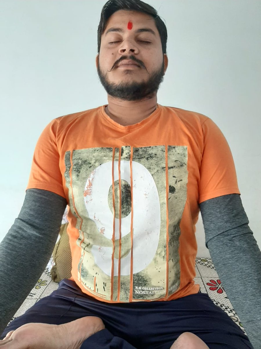 LOKESHPRATAPYA1's tweet image. Balrampur, U.P.
Doing yoga at Home by VLE Sunil Shukla.
CSC Celebrate International Yoga Day 2020.

#CSCPeYoga
#IDoYogaAtHome
@CSCegov_
 @CSCUttarPradesh 
@Promo131292 
@divyadarshan08