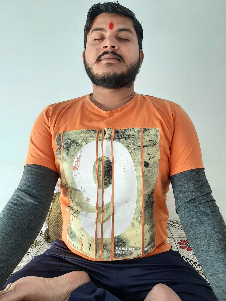 LOKESHPRATAPYA1's tweet image. Balrampur, U.P.
Doing yoga at Home by VLE Sunil Shukla.
CSC Celebrate International Yoga Day 2020.

#CSCPeYoga
#IDoYogaAtHome
@CSCegov_
 @CSCUttarPradesh 
@Promo131292 
@divyadarshan08